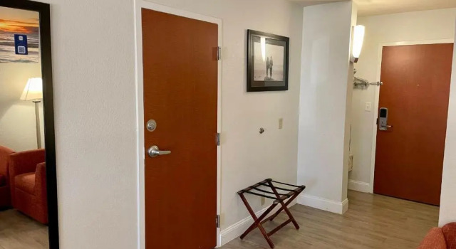 Люкс Days Inn & Suites by Wyndham Lakeland