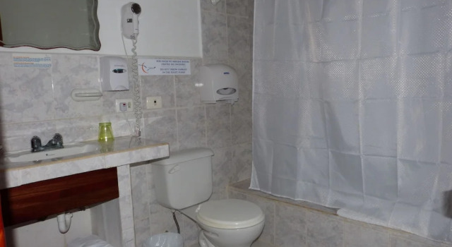 Трёхместный номер Standard с балконом Galapagos Islands Hotel