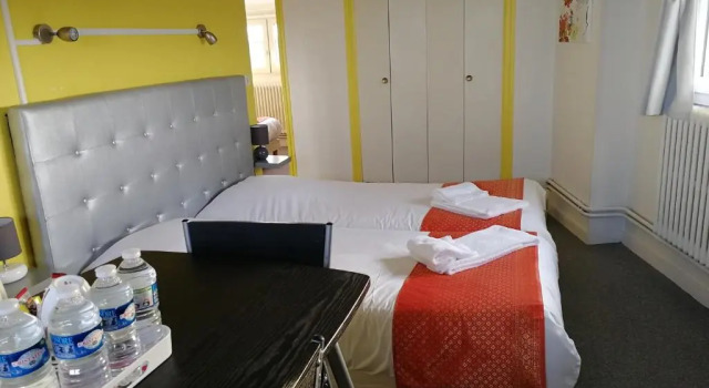 Семейный номер Standard Logis Hôtel Le Bretagne