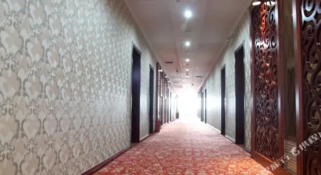 Kaiyuan Hotel, Rezerwuj Hotel Hotele w Duolun z parkingiem, Parking