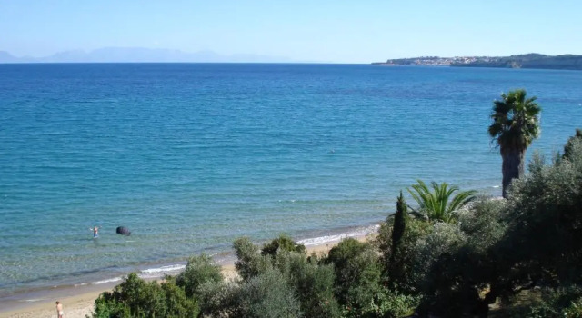 Апартаменты Takis Haikos House with two apartments two minutes walk to the beach Peroulia