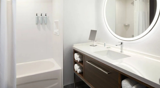 Двухместный номер Standard Courtyard By Marriott Montreal Laval