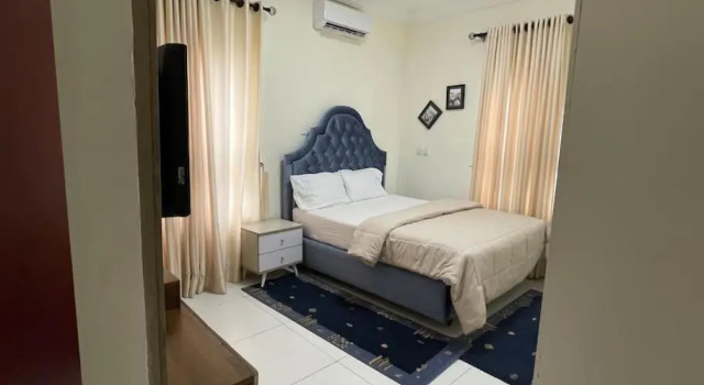 Lovely 2-bedroom condo with free parking and WiFi., Varaa Hotelli Lekki Phase 1 