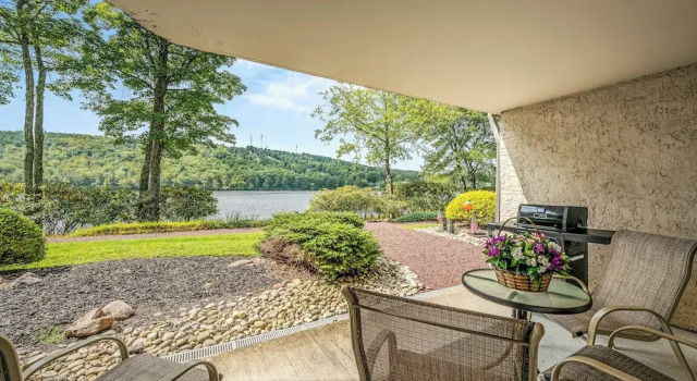 Апартаменты 'cobbies Cove' Lakefront Gem: Epic Views & Pool!