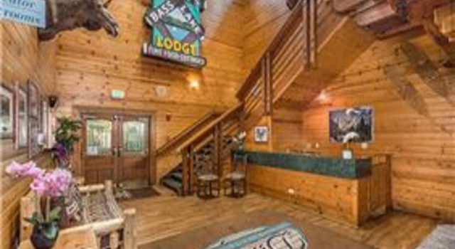 The Pines Resort & Conference Center, Забронировать Курортный отель Отели Басс-Лейк с бассейном, Бассейн