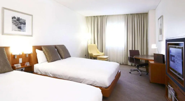 Четырёхместный номер Standard Novotel Canberra