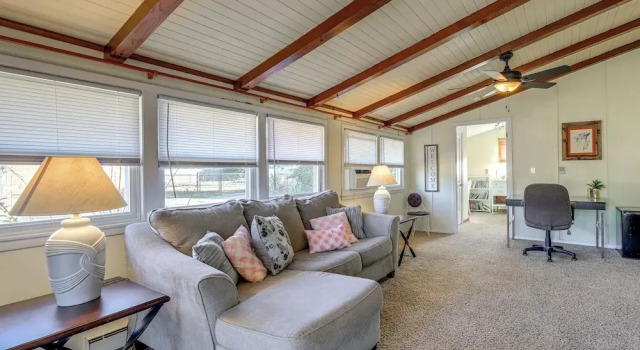 Коттедж 7 Mi to Neuse River! Family Home w/ Poolside Oasis