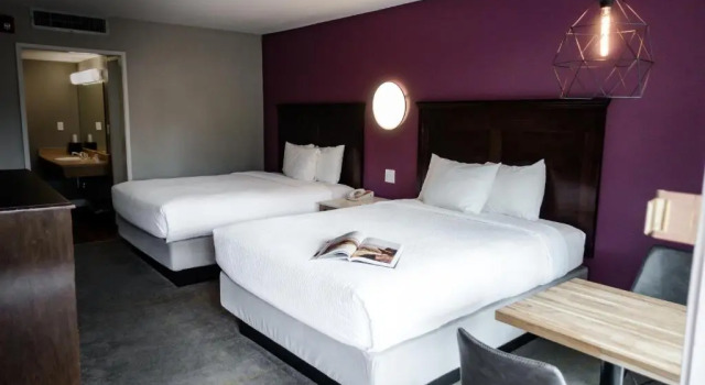 Четырёхместный номер Standard с видом на бассейн Vagabond Inn Palm Springs