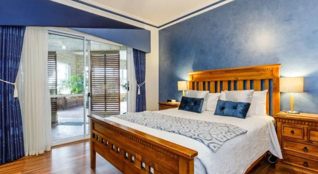 Номер Standard с видом на бассейн Inn The Tuarts Guest Lodge