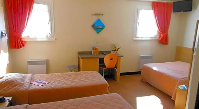 Семейный номер Standard Hotel The Originals Annecy Nord