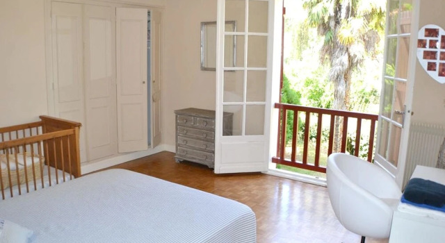 Villa With 6 Bedrooms in Cambo-les-bains, With Wonderful Mountain View, Private Pool, Enclosed Garden - 19 km From the Beach, Prenota Villa Hotel a Aquitania con parcheggio, Parcheggio
