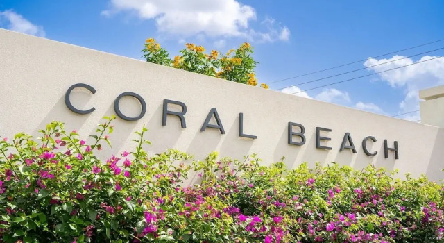 Coral Beach 202 2 Bedroom Condo, Rezervovat Hotel Hotely v Speightstown s parkováním, Parkování