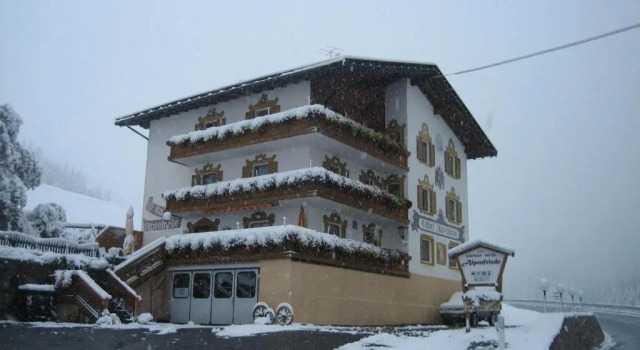 Aparthotel Alpenfriede, Забронировать Отель Отели и гостиницы Курон-Веноста, Отель