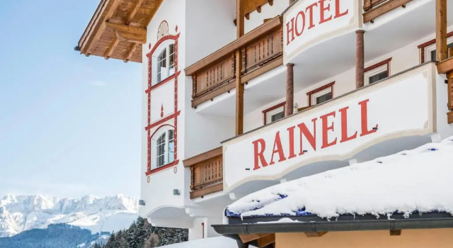 Rainell Dolomites Retreat, Забронировать Отель Ортизеи Валь-Гардена, рядом с Подъемник Санкт-Ульрих - Зайзер Альм