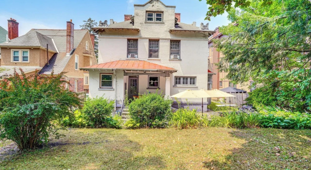 Steps to Union College: Home w/ Shared Yard!, Rezerwuj Dom wakacyjny Hotele w Schenectady z parkingiem, Parking