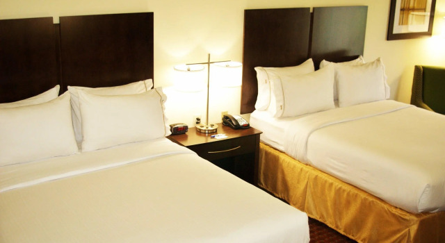 Четырёхместный номер Standard Holiday Inn Express DeFuniak Springs by IHG