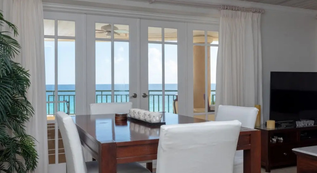 Номер Premier White Sands Beach Condos