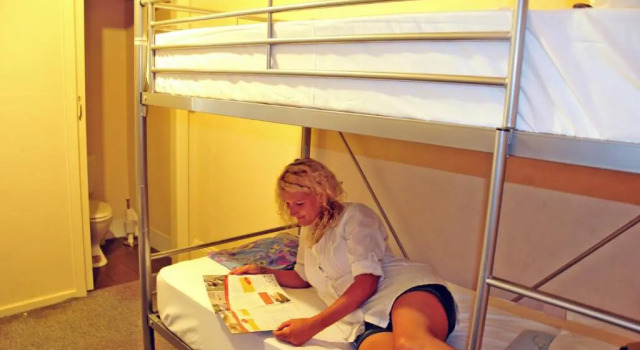 Кровать в общем номере (женский номер) Adelaide Travellers Inn Backpackers Hostel