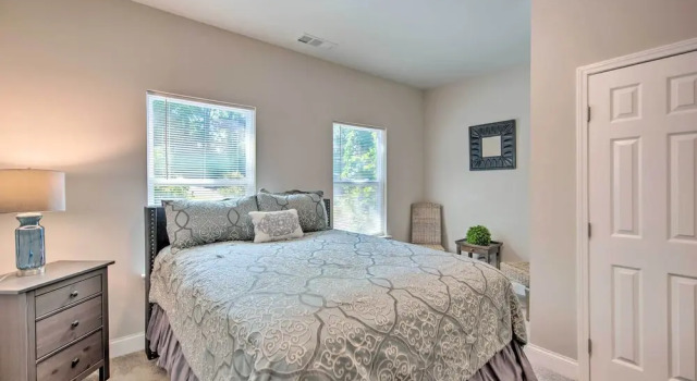 Коттедж с 4 комнатами Stylish College Park Home w/ Private Garden!