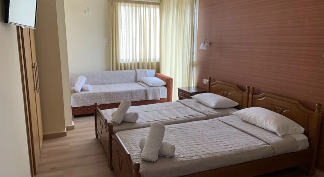 Трёхместный номер Standard с балконом Hotel Flisvos