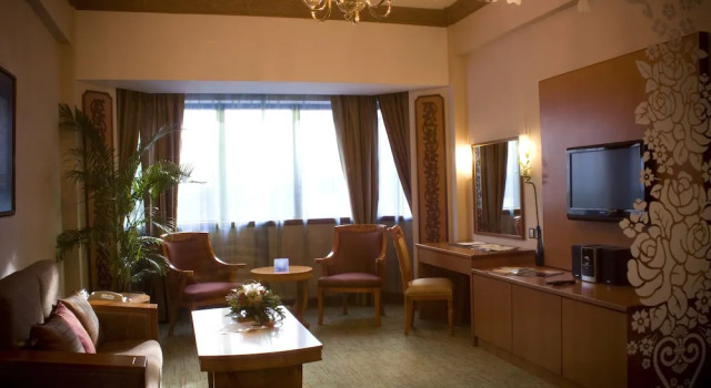 Полулюкс The Centrepoint Hotel
