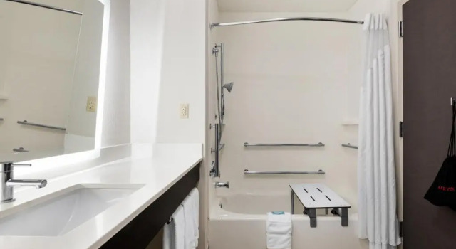 Люкс Holiday Inn Express & Suites Lakeland South by IHG