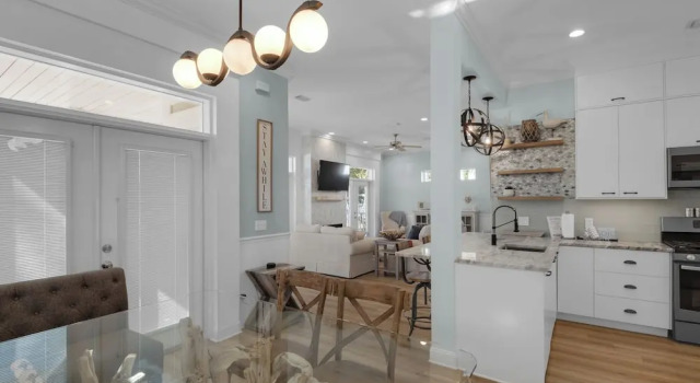 Коттедж 3 Minutes to Beach - Community Pool - Classic Seagrove Home