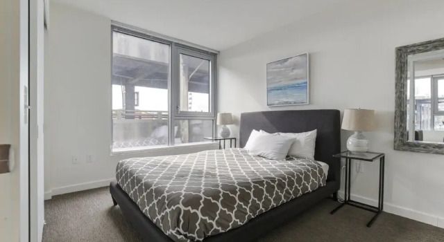 Seattle Waterfront Condos By Barsala, Забронировать Отель Сиэтл штат Вашингтон, рядом с Seattle Great Wheel