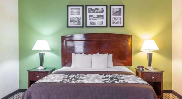Люкс Sleep Inn & Suites near Joint Base Andrews-Washington Area