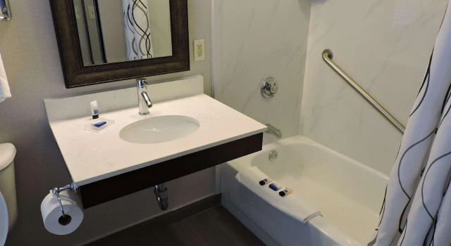Четырёхместный полулюкс Best Western Plus St. Christopher Hotel