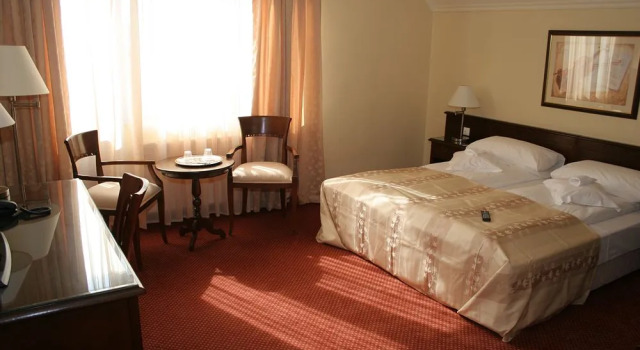 Hotel Garden Club, Rezerwuj Hotel Hotele w Bran z basenem, Basen