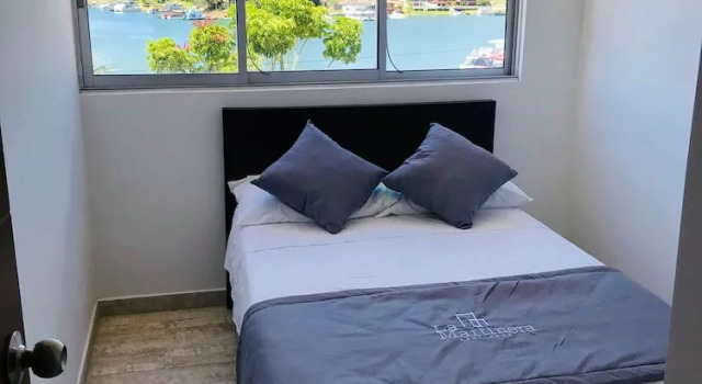 Апартаменты Aptos vista al Embalse, frente al lago, Restaurantes, Bares