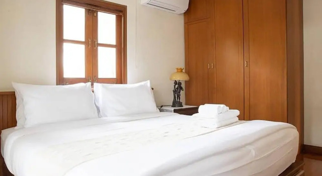 Royal Riverside Villa River View Suite, Забронировать Вилла Коттеджи Бангкока, рядом с Дворец Дусит, Коттедж