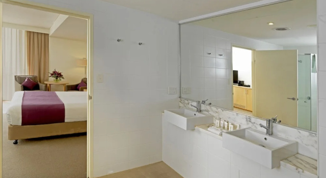 Двухместный люкс с балконом Sage Hotel Wollongong