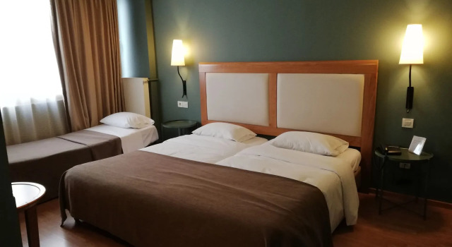 Трёхместный номер Standard Olympic Hotel