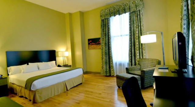 Люкс Holiday Inn Express Cleveland Downtown by IHG