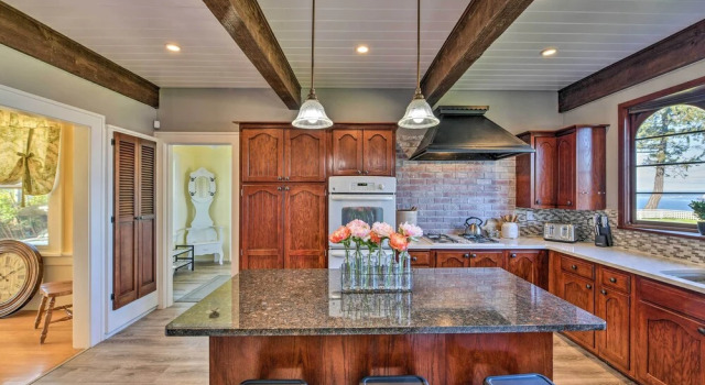 Коттедж Waterfront Port Angeles Home w/ Harbor Views
