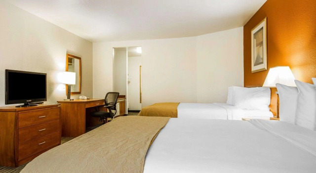 Четырёхместный номер Business Quality Inn Petaluma - Sonoma