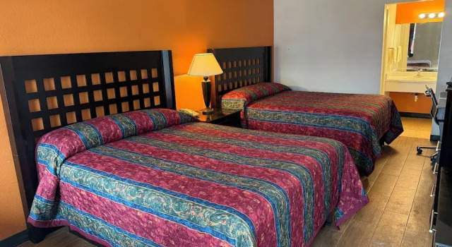 Четырёхместный номер Standard Sherman Inn
