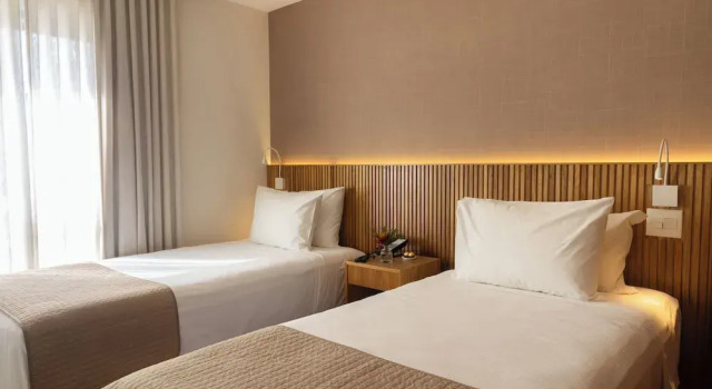 Двухместный номер Deluxe с балконом Regent Park Suite Hotel