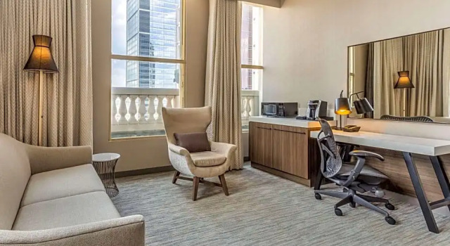 Двухместный люкс с диваном-кроватью Deluxe c 1 комнатой Hilton Garden Inn Indianapolis Downtown