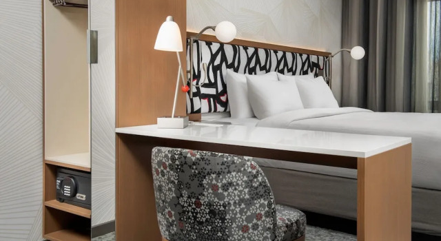 Двухместный люкс с видом на город SpringHill Suites by Marriott New York Queens