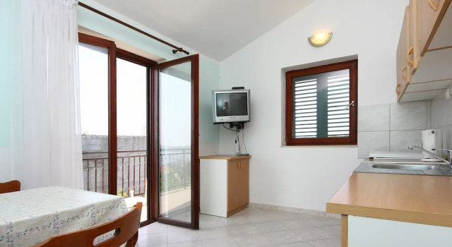 Apartments Pleadin / New Renovated one Bedroom A2
