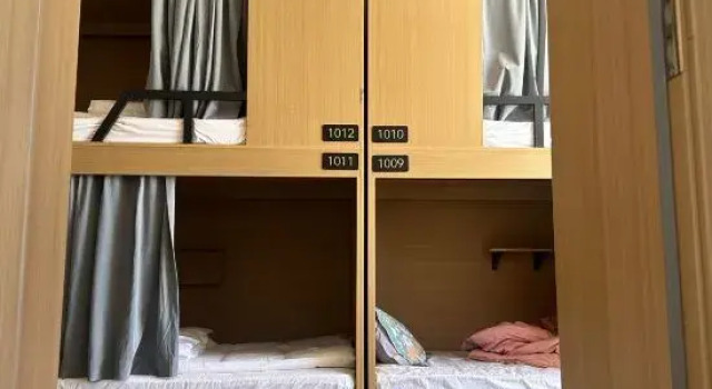Кровать в общем номере (мужской номер) Kata Hostel Homestay (Tashkurgan Food Street)