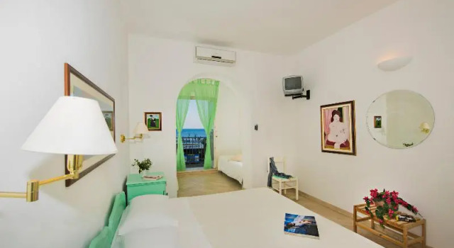 Трёхместный номер Superior с балконом Hotel Ossidiana Stromboli Center