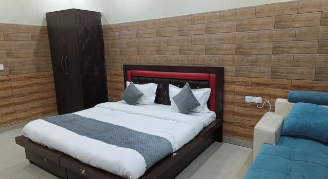 Swastika Homes Near Wave City Center Noida, Забронировать Отель Нойда штат Уттар-Прадеш