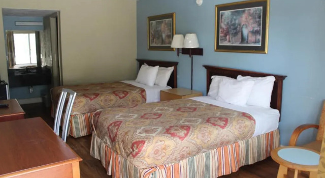 Четырёхместный номер Standard Tampa Inn Near Busch Gardens