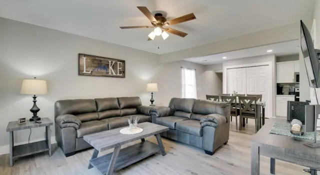 Апартаменты Cheerful Townhouse - Walk to Table Rock Lake!