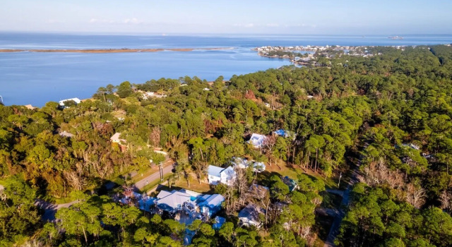 Коттедж The Island Spot - 721 Bienville 3 Bedroom Home by RedAwning