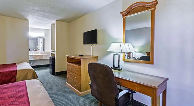 Четырёхместный номер Standard Quality Inn Baytown